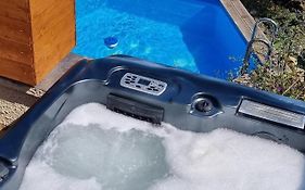 Rêves de vie le port pin vue mer, petite piscine, jacuzzi extérieur et parking PRIVES